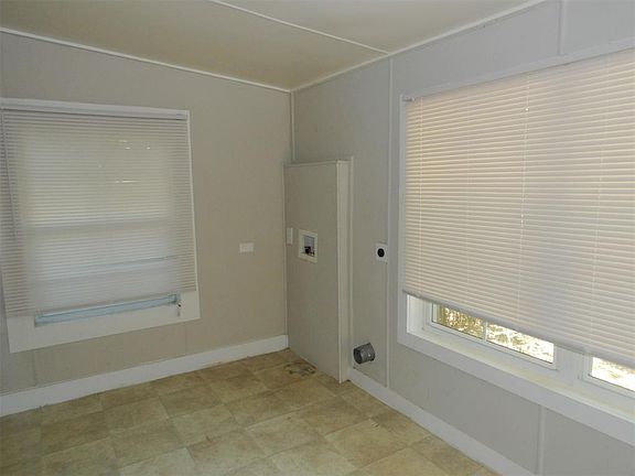 5th image of 1009 NE 17th St