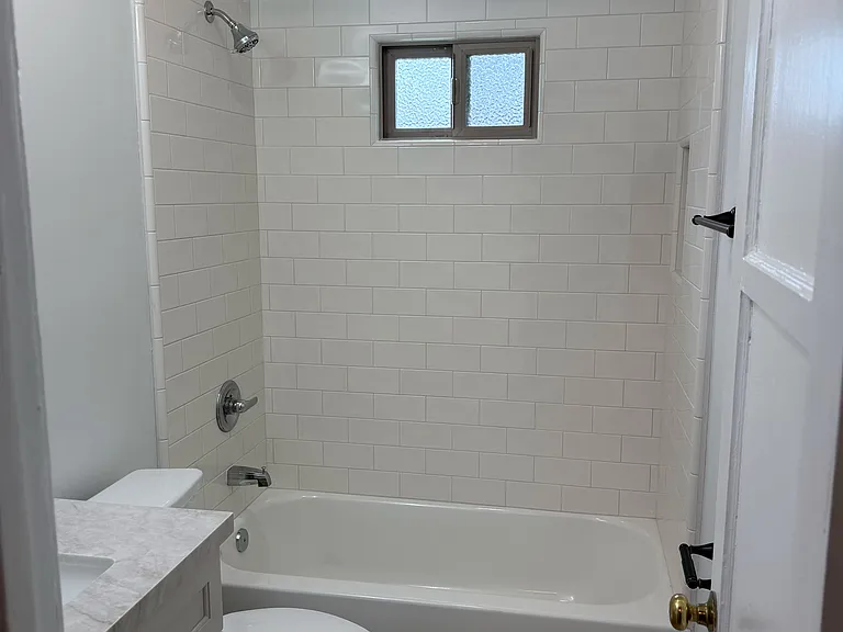 4123 1/2 W Toluca Lake Ave #4123-1/2 — Photo 13