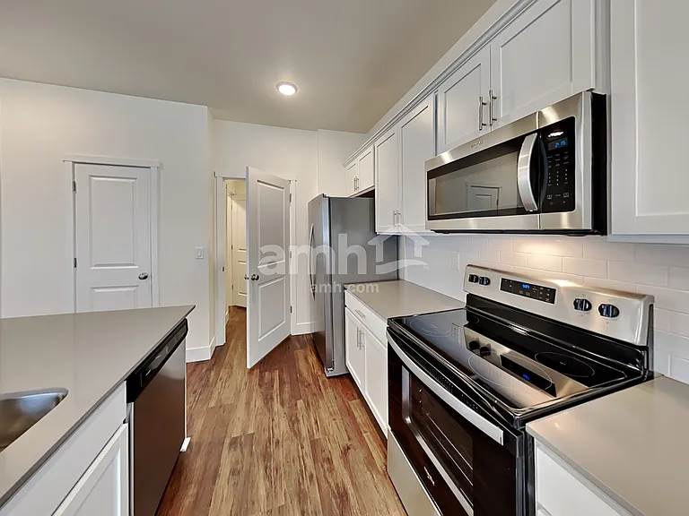657 Dudley St — Photo 3