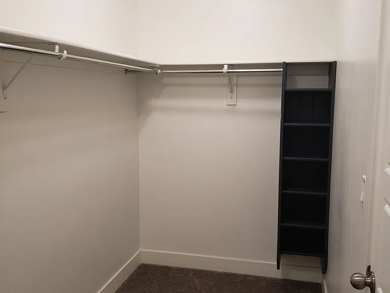 1033 S Vine St — Photo 28