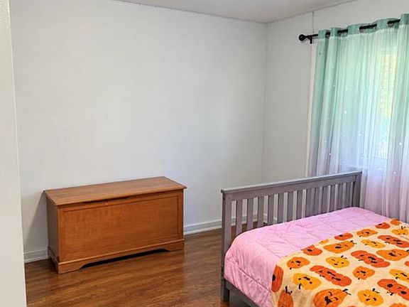 3rd image of 380 Garibaldi Ave #2