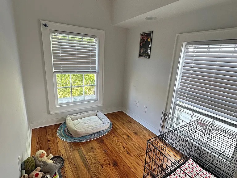 402 Queen St — Photo 17