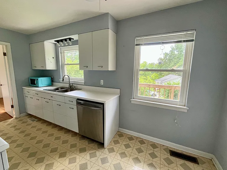 432 Manchester Dr — Photo 4