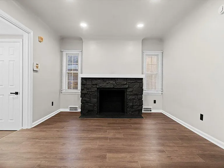 10042 Grayton St — Photo 2