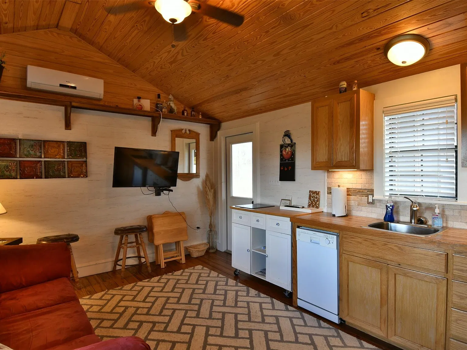 1 bed, 1.0 bath, 600 sqft, $1,600 — Photo 3