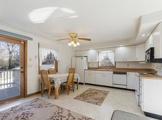 5 Redwood St, Enfield, CT 06082