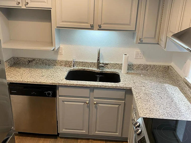 325 S Union Ave #B — Photo 11