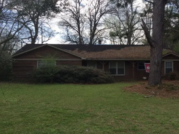 201 Pinehaardt Dr, Selma, AL 36701