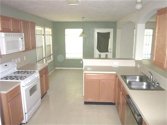 nice  size kitchen opens tobreakfast area and den