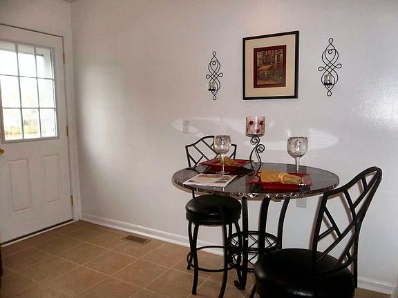 Eat-in kitchen