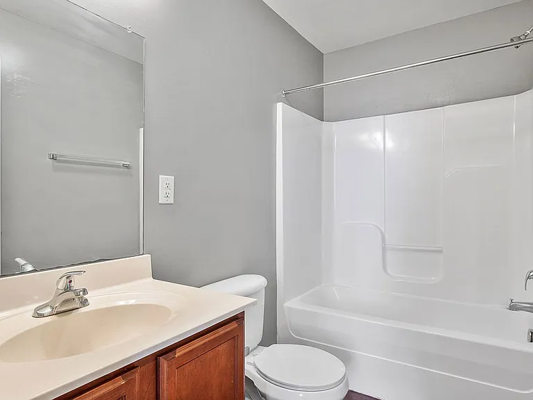 1510 W Broad St — Photo 16