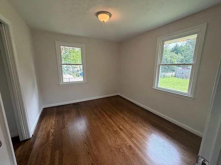 1221 Burlington Rd — Photo 11
