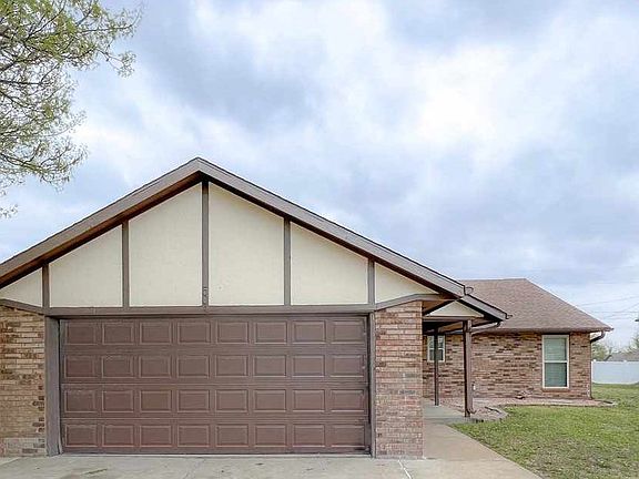 2nd image of 504 Shamrock Cir