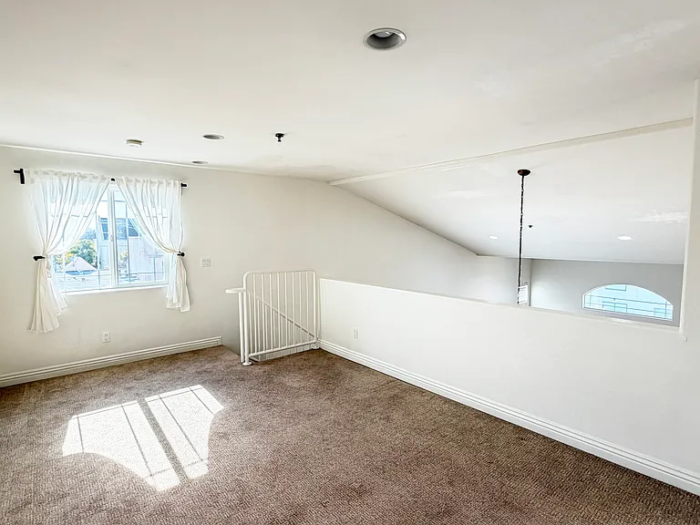 5132 Maplewood Ave #305 — Photo 14