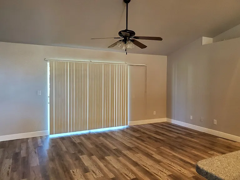 445 Reading St — Photo 6