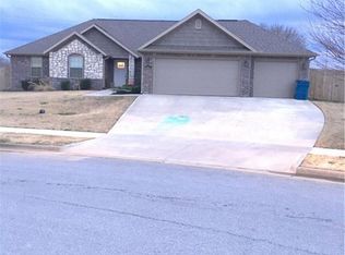 1407 Robins St, Pea Ridge, AR 72751