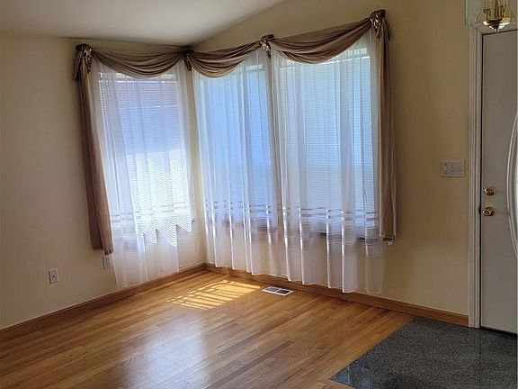 3rd image of 5011 N Visscher St