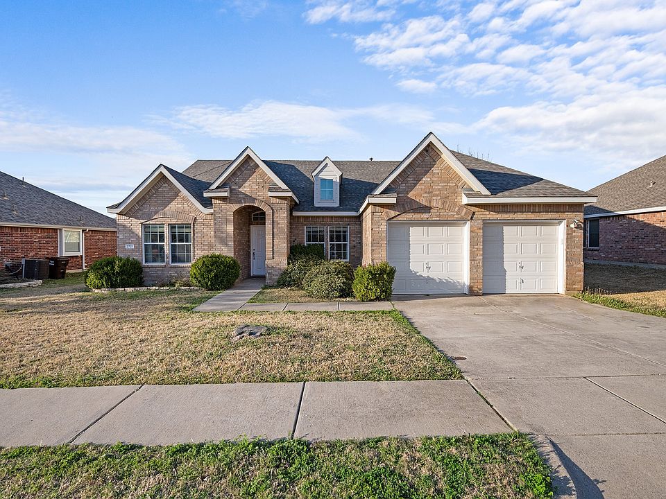 1st image of 2721 Clubhouse Dr