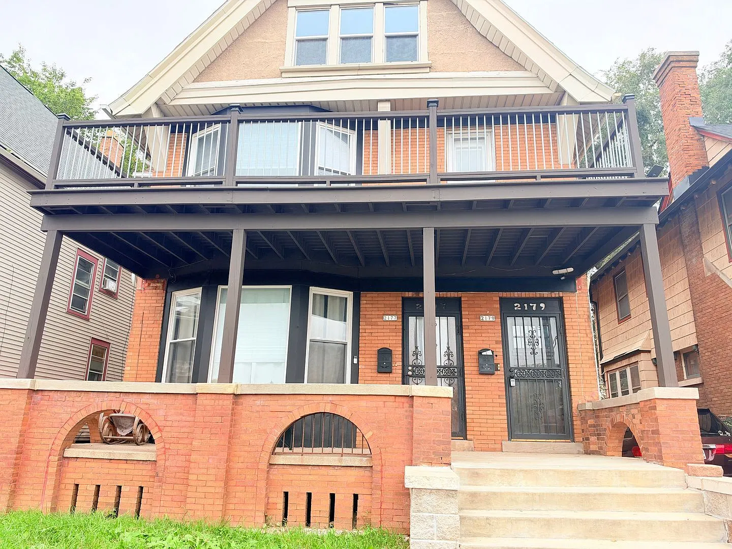 3 bed, 1.0 bath, 1000 sqft, $1,498 — Photo 1
