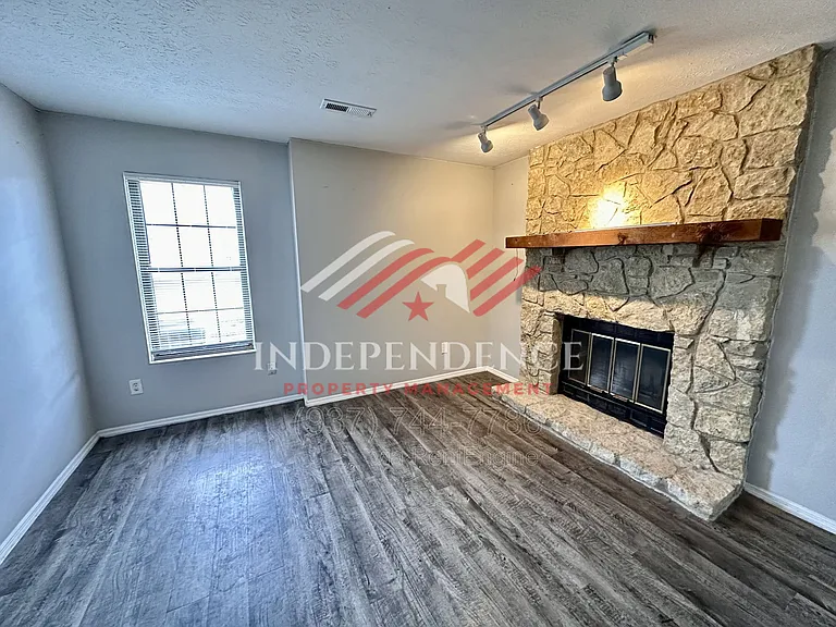 2385 Fieldstone Cir — Photo 3