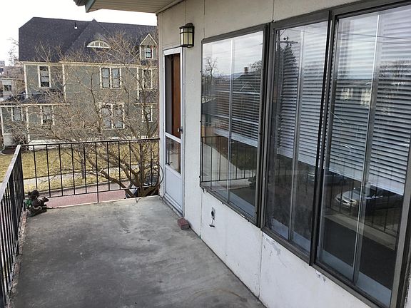 3rd image of 1906 W Pacific Ave #10