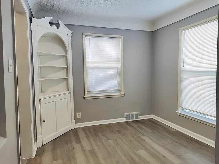 19345 Plainview Ave — Photo 7