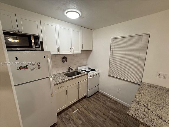 4th image of 34 SW 5th St #2