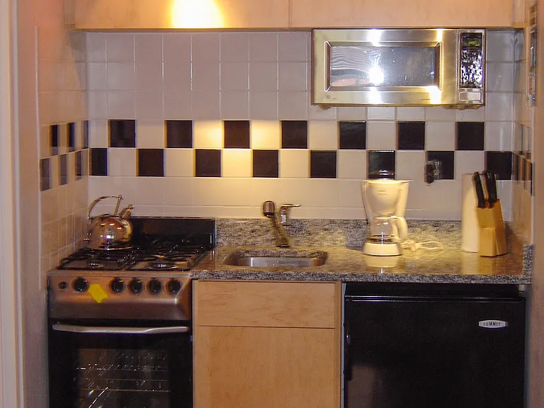 428 W 44th St #3F — Photo 2