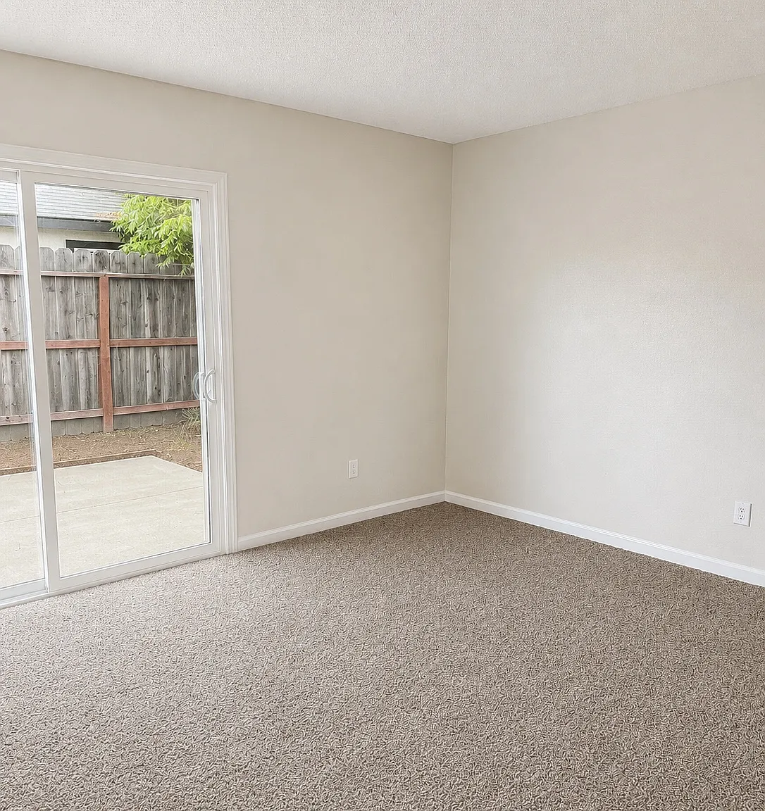 231 N Elm Ave — Photo 3