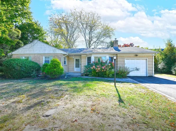 28 Walnut Street, Smithtown, NY 11787