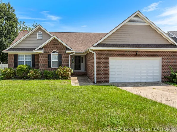 621 Connaly Dr, Hope Mills, NC 28348