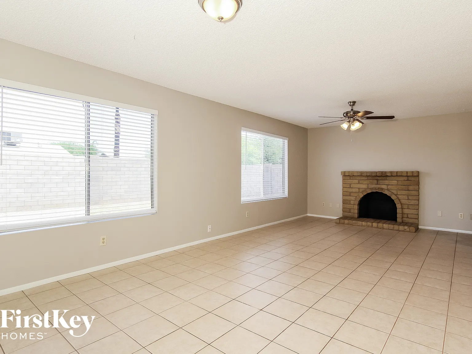 3 bed, 2.0 bath, 1416 sqft, $2,300 — Photo 3