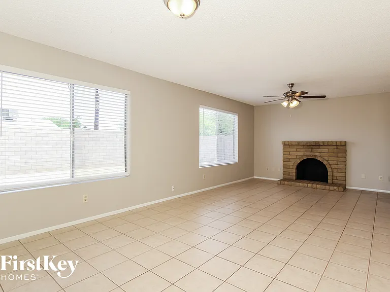618 W Sesame St — Photo 3