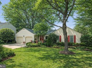 9201 Copenhaver Dr, Potomac, MD 20854