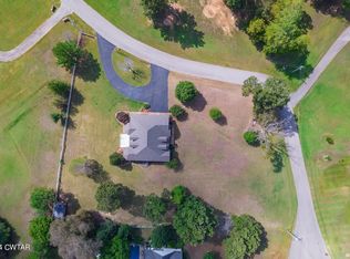 726 Timber Ridge Dr, Lexington, TN 38351