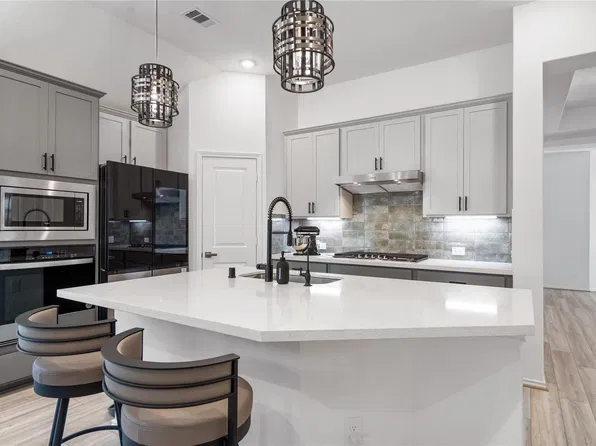 32025 Towering Birch Trl, Conroe, TX 77385