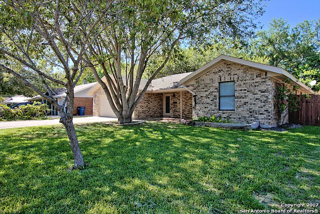 1st image of 924 Hideaway Cir