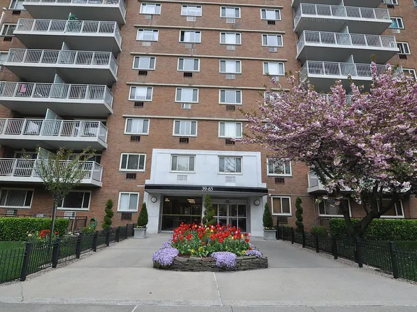 39-65 52nd St Suite 5N, Woodside, NY 11377