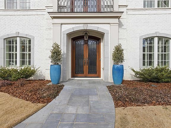 5th image of 3762 Village Ln