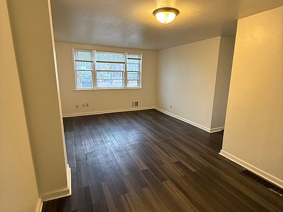 3rd image of 736 Edmund Ave W #1