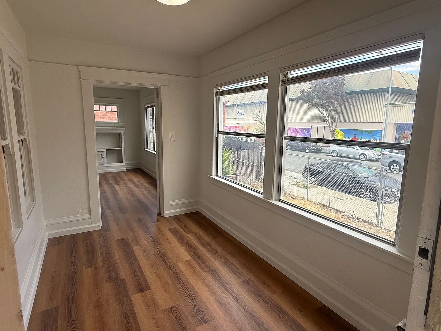 2 Bedroom Home Near Richmond City Hall — Photo 2