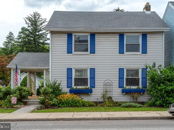 46 S Main St, Mount Wolf, PA 17347