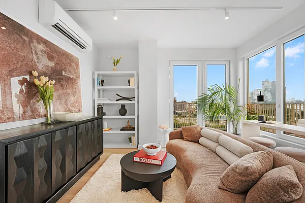 Rented by Quay Plaza LLC | media 4