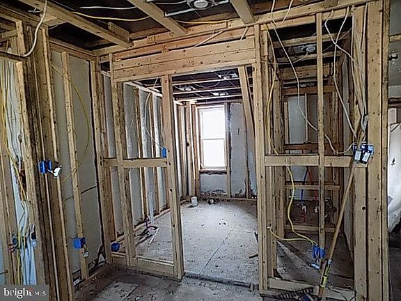 4th image of 1804 Vineyard St