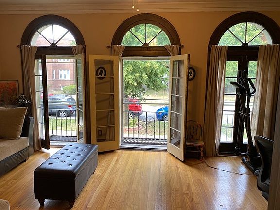 3rd image of 4861 W Hutchinson St