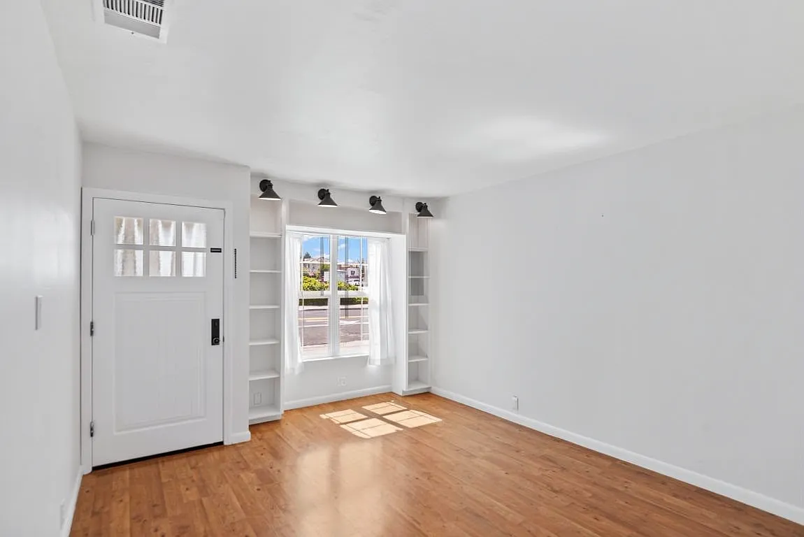 3 bed, 1228 sqft, $2,050 — Photo 2