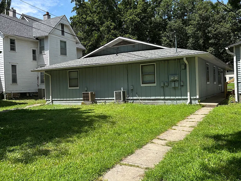 912 Missouri St — Photo 2