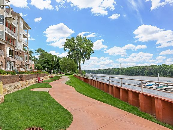 Eagle Point: riverside