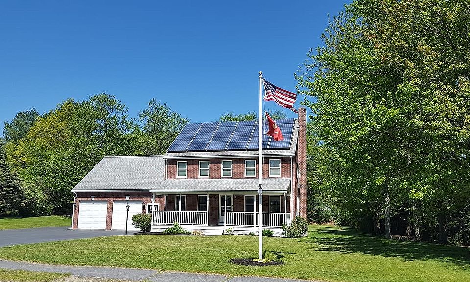 3BR/2.5BA Custom Colonial