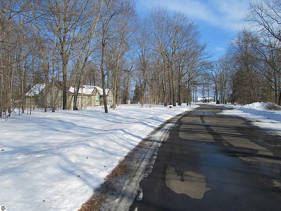 5th image of 5877 Huron Woods Dr